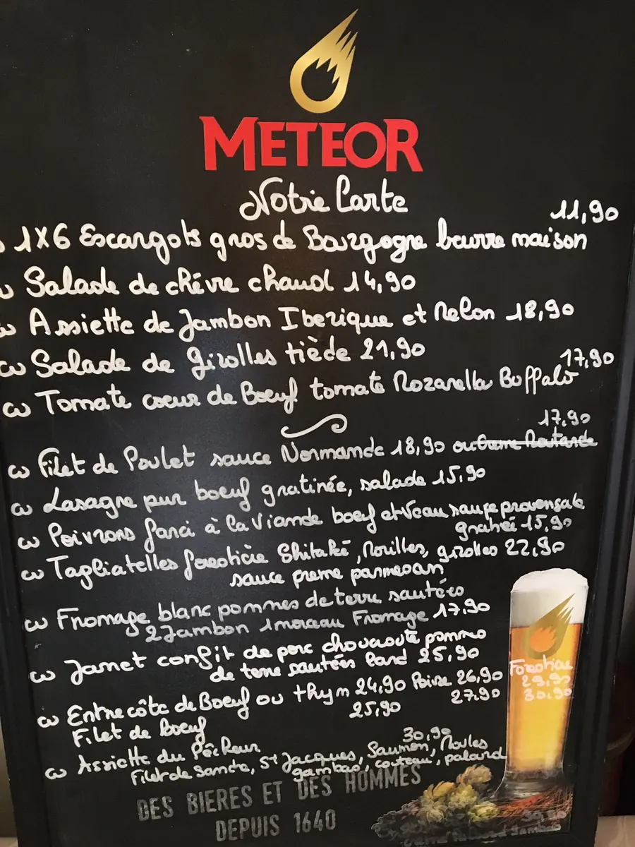 L'ardoise « Notre carte » écrite à la craie